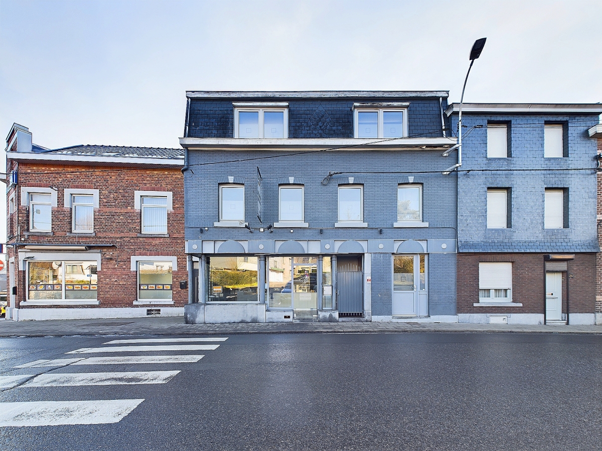 Immeuble mixte composé d'un commerce et d'une habitation