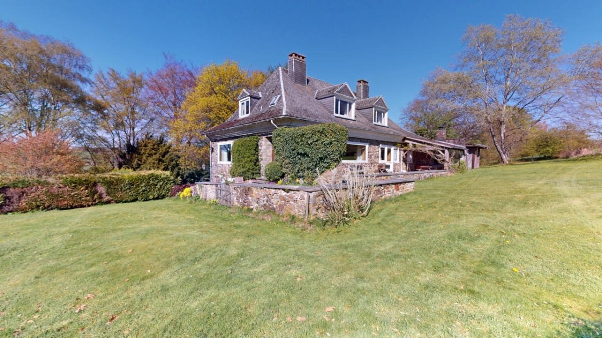 Charmante villa 4 façades à vendre à Ligneuville